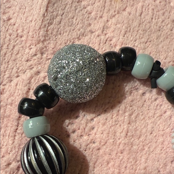Elegant Black and Silver Beaded Bracelet - Picture 4 of 5
